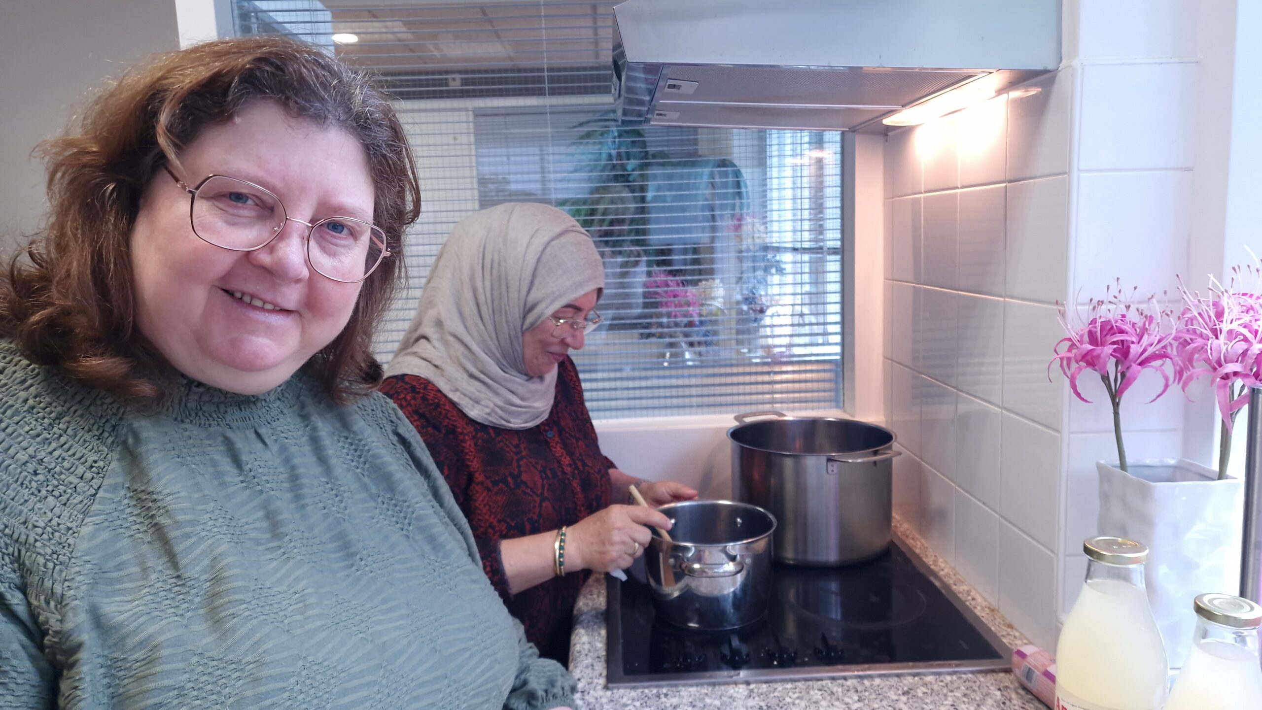 De Wijk Kookt met Nuria en Natalia - De Wijk De Wereld